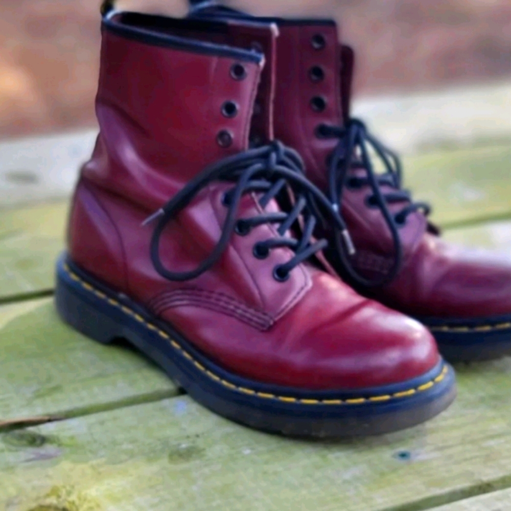 Dar cherry red Doc Martens